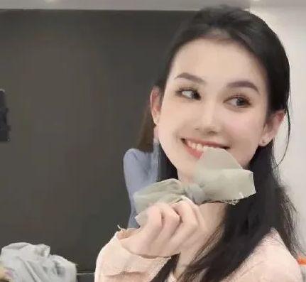 网红哇塞王霖吃瓜